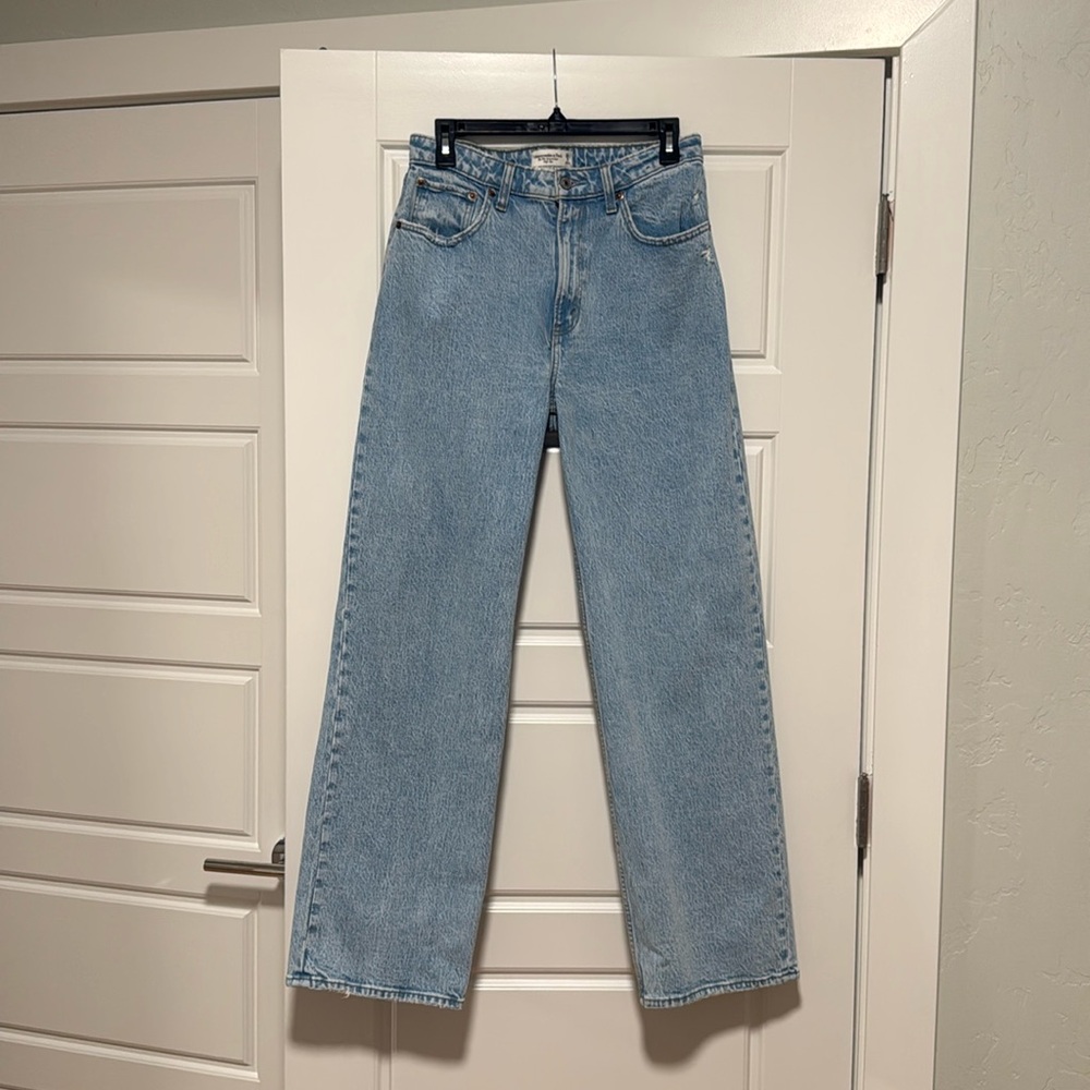 Abercrombie curve love high rise relaxed jean size 29